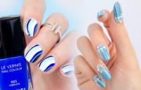 девушка демонстрирует маникюр шеллак на своих руках