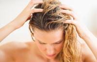 девушка с жирными волосами